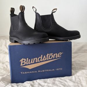 Black Blundstones 510